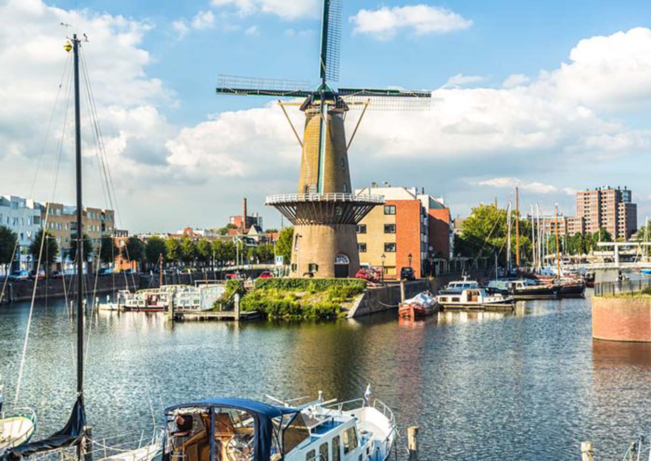 Rotterdam’s Traveler’s Delight: Special Gifts for the Adventurer